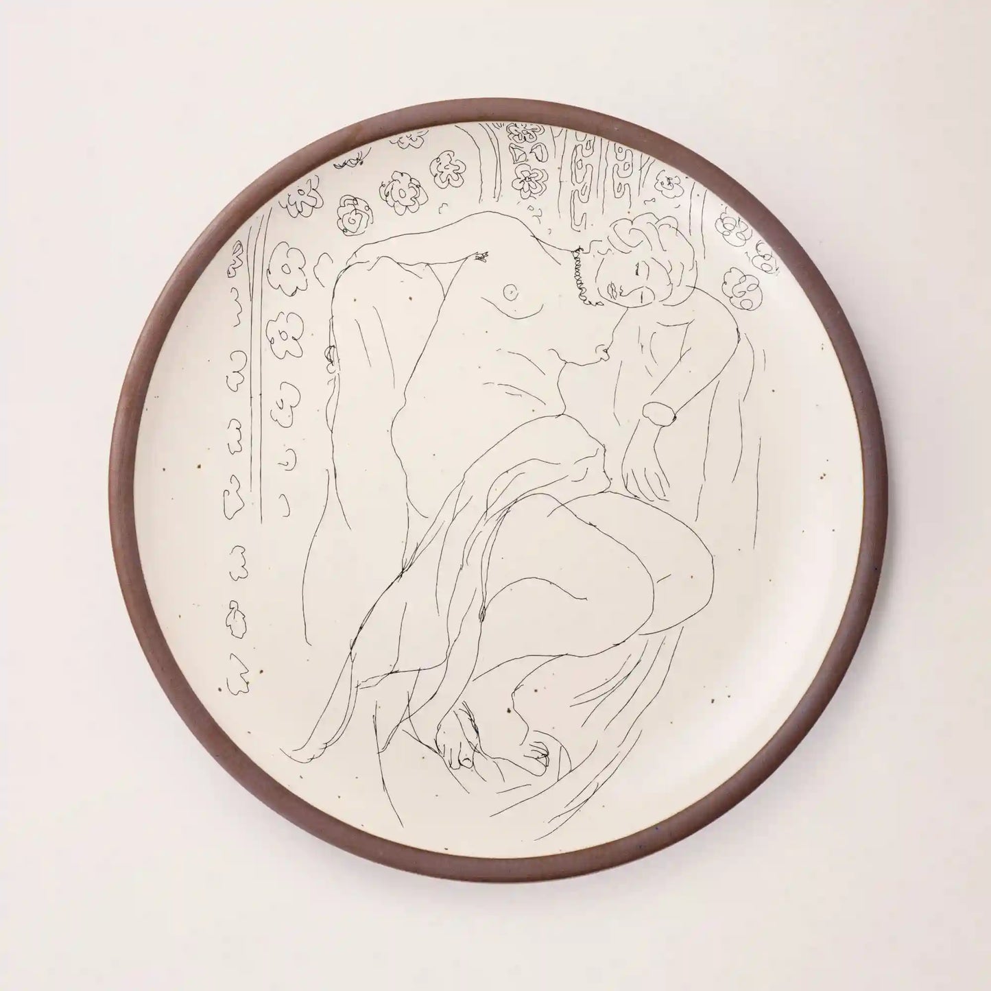Serving Platter, Figure endormie sur fond moucharabieh