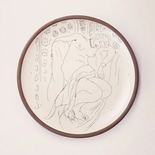 Serving Platter, Figure endormie sur fond moucharabieh